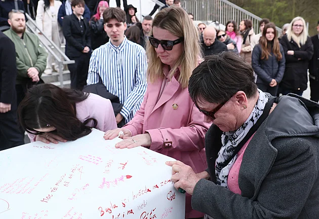 Tajemství růžové rakve Míny: Morbidní vtip se změnil v mrazivé poslední přání