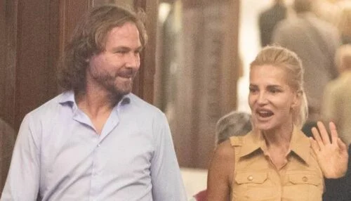 Euforie v šatně těsně po výhře nad Dánskem. Rolins sdílela video, jak Nedvěd s pivem v ruce zpívá s hráči její písničku