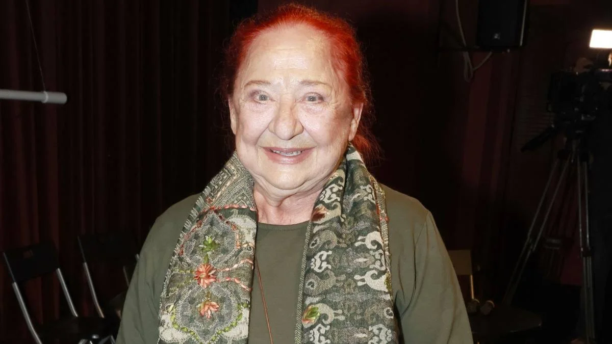 Tato herečka má výraznou barvu hlasu i vlasů. Poznáte ji? - Kultura Kinotip2.cz článek na Media24.cz