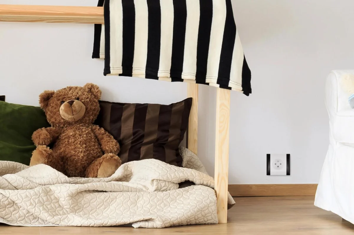 Máte doma málo zásuvek? Někdy to spraví chytré řešení bez sekání - Zprávy Dumazahrada.cz článek na Media24.cz