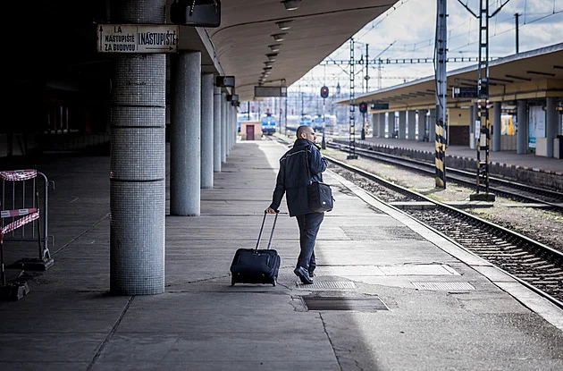 Poškozené trakční vedení na Smíchově zastavilo vlaky mezi Prahou a Radotínem - Doprava Lidovky.cz článek na Media24.cz