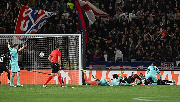 Watkins dvěma góly srazil Boloňu, Porto si v Evropské lize dalo kuriózní vlastňák - Sport iDnes.cz článek na Media24.cz